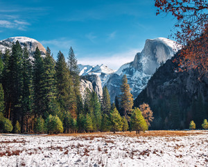 Canvas Print - View of Yosemite Valley at winter  with Half Dome - Yosemite National Park, California, USA