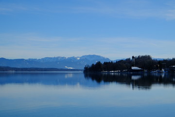 Naklejka na meble Blick über den Starnberger See nach Bernried und auf die Alpen