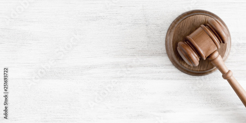 Fotomural Judge's gavel on light background, Law and Justice concept