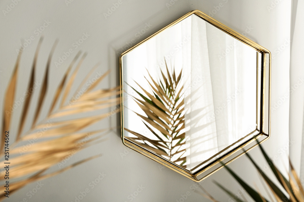 Obraz na płótnie Mirror and golden tropical leaves in room w salonie