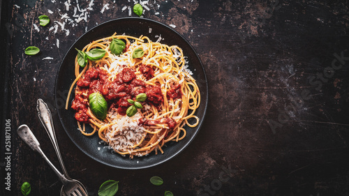 Fotomural delicious appetizing classic spaghetti pasta with parmesan