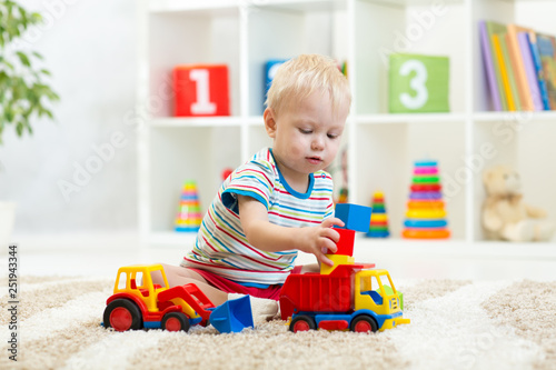 sitting car toys
