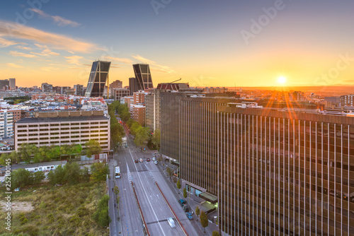 Zdjęcie XXL Madryt, Hiszpania o zmierzchu panoramę dzielnicy finansowej.