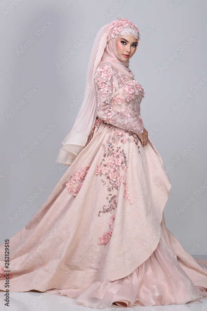 Asian Charming muslim arabic bride in Lace Bead Embroidery Sweet Pink old  rose wedding dress and hijab headscarf, close-up on Fashion Make up Eyes  Face, studio lighting grey background isolated. Stock Photo |