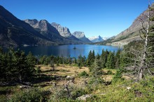 Saint Mary Lake With Wild Goose Island, Left Red Eagle Mountain, Mahtotopa Mountain And Lille Chief Mountain, Glacier National Park, Rocky Mountains, Montana, USA, North America