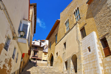 Sticker - Rathaus und Treppe in der alten mittelalterlichen Stadt Morella, Castellon in Spanien - townhall and stair in the old medieval town of Morella in Spain