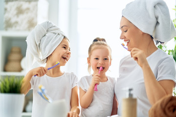 Sticker - family are brushing teeth