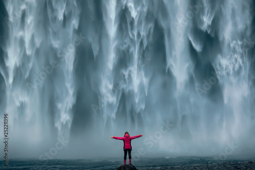 Cuadros en Lienzo Famous powerful Skogafoss waterfall at south Iceland