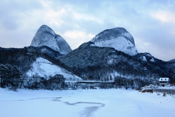 Sticker - mountains in winter