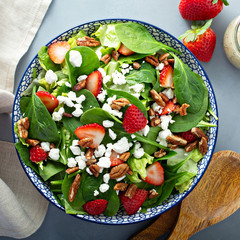 Canvas Print - Fresh strawberries, spinach and goat cheese salad