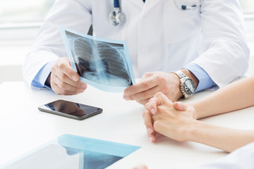 Wall Mural - Medical colleagues discuss x-ray