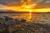 Fototapeta  - zachód słońca nad jeziorem