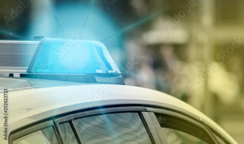 Fotografía The blue light on a police vehicle