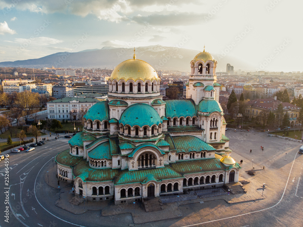 Obraz na płótnie Orthodox Cathedral Alexander Nevsky, in Sofia, Bulgaria. Aerial photography in the sunset w salonie