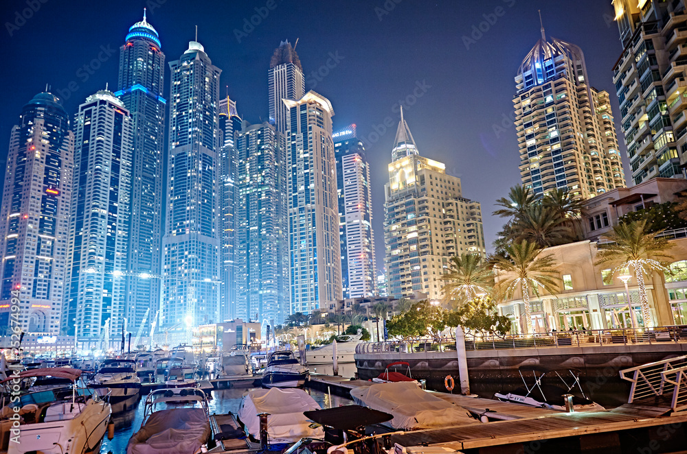 Dubai Marina in the night - obrazy, fototapety, plakaty 