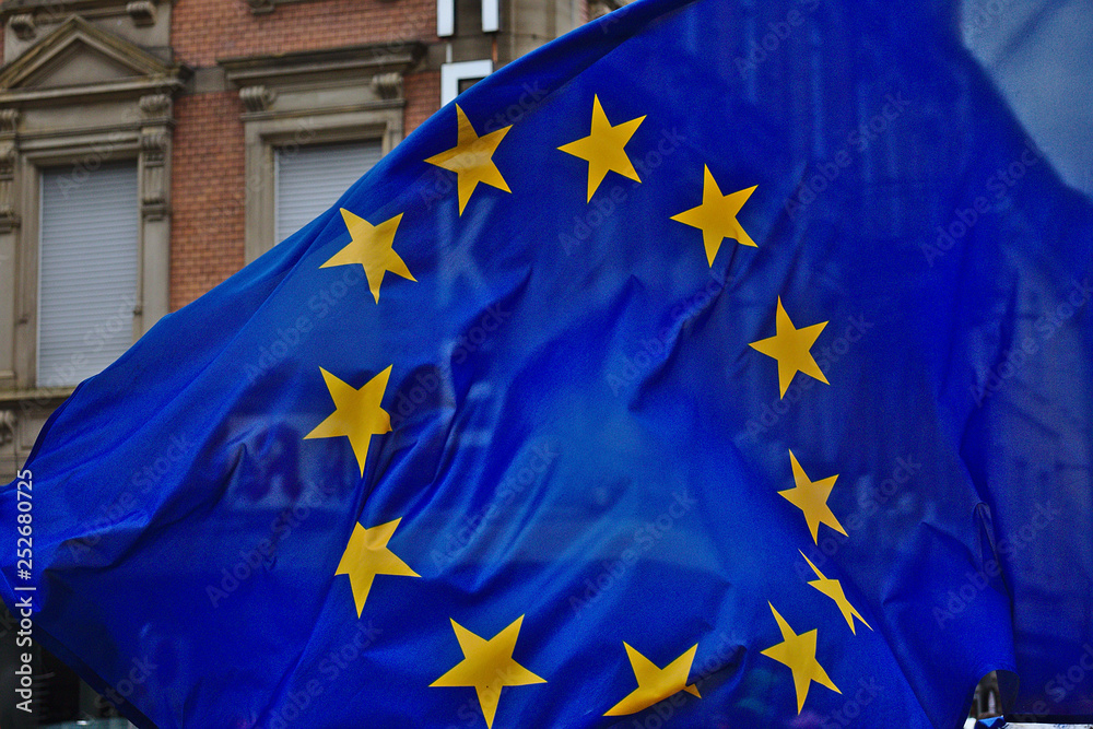 Duza flaga Unia Europejska - obrazy, fototapety, plakaty 
