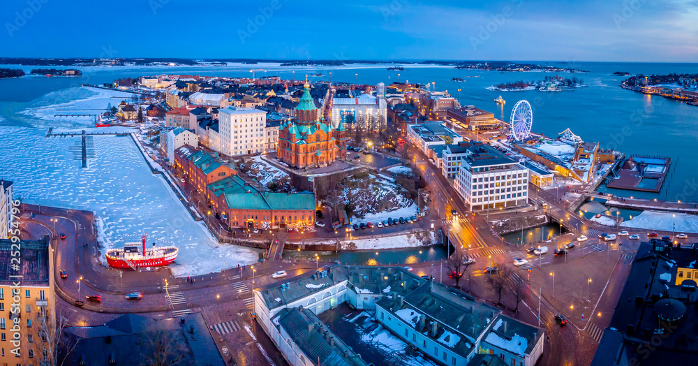 Obraz na płótnie Aerial sunset view of Helsinki in winter time, Finland w salonie