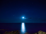 Fototapeta Krajobraz - Luna llena sobre el mar de Porto do Son