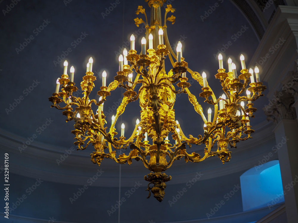 ろうそくのシャンデリア Stock Photo | Adobe Stock