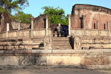 Poster - Statue of a meditating Buddha, Vatadage, Polonnaruwa, Sri Lanka