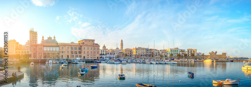 Fotografía Bari, Puglia, Italy - Panoramic view of waterfront and harbor with boats - Margherita theater, cathedral and fort of Sant'Antonio