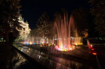 Fototapete - Fountain in front of State Theatre, Kosice, Slovakia