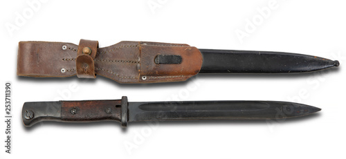 Fotografía bayonet of german ww2 rifle isolated on white background