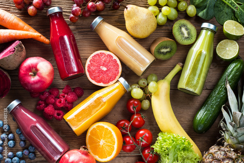 Fotografía Colorful smoothies in bottles