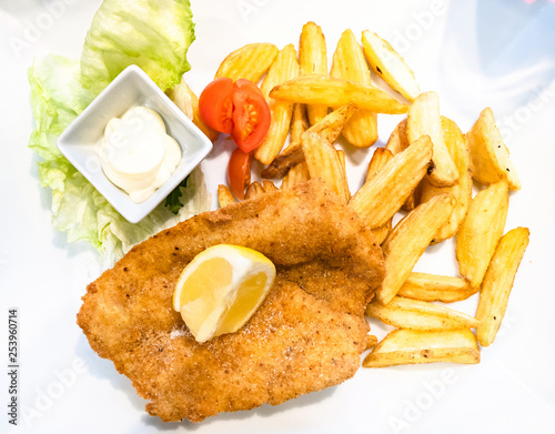 Fotografía Italian cuisine - top view of Pollo alla Milanese