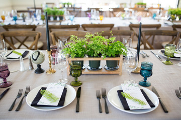 Place settings and table scape at a wedding