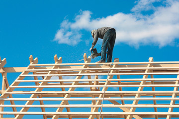 The construction of the roof of wood.