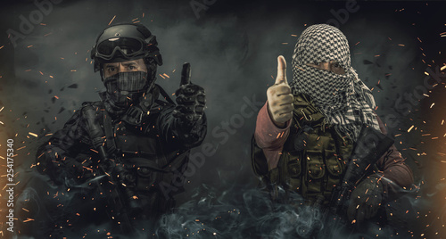 Cuadros en Lienzo insurgency and police concept