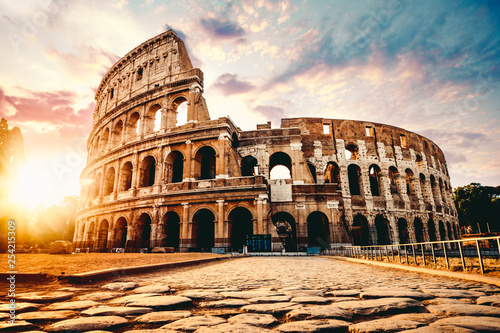 Cuadros en Lienzo The ancient Colosseum in Rome at sunset