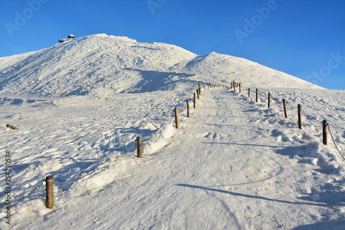 Plakaty Śnieżka  piekny-gorski-zimowy-krajobraz-sudety