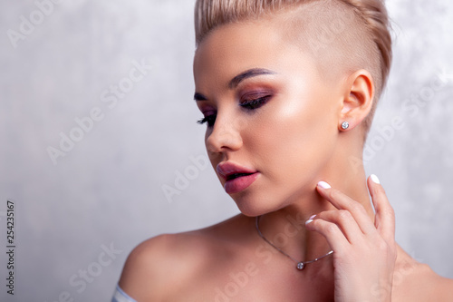 shaved blonde close up Aur lie vanek photos sexy