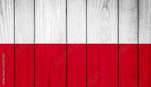 Dekoracja na wymiar  flaga-polski-na-drewnianym-tle