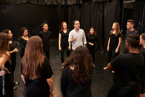 Fotomural Teacher With Male And Female Drama Students At Performing Arts School In Studio