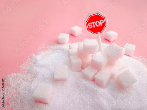 Fotografía Stop sign on the sugar, warned that the sugar too much will make unhealthy nutrition, obesity, diabetes, dental care and much more
