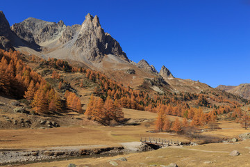 Poster - Vallee de la Claree during a clear day in autumn.