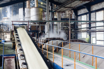 Transport of sugar on the production line 