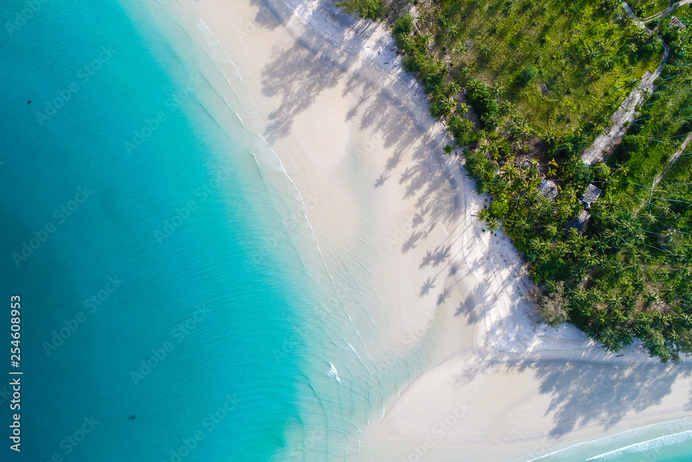 Amazing island with sand beach green tree forest aerial view - obrazy, fototapety, plakaty 