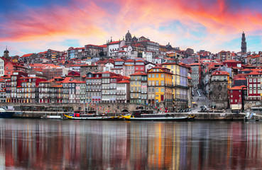 Wall Mural - Porto, Portugal old town on the Douro River. Oporto panorama