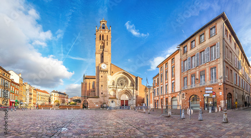 Fotomural Panorama of Saint-Etienne square with Saint Stephen's Cathredal in Toulouse, Fra