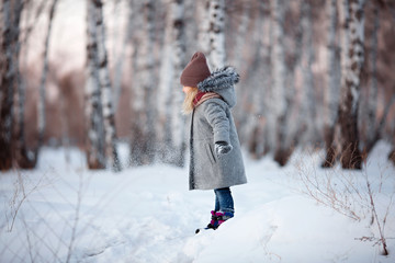 girl walking in the winter Park