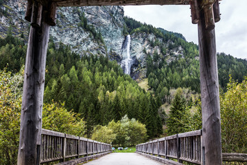 Poster - Picturesque waterfall