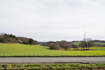 Landschaft in Deutschland mit einer Landstrasse