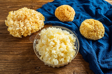 Fresh white fungus and dried white fungus