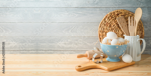 Fotografía Easter baking background with eggs and kitchen utensils on wooden table