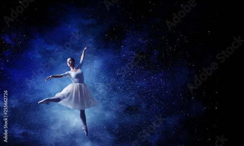 Ballet dancer in jump Fototapete