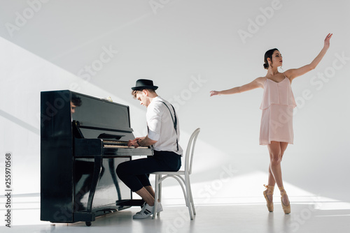 Cuadros en Lienzo musician playing piano and dancing graceful ballerina